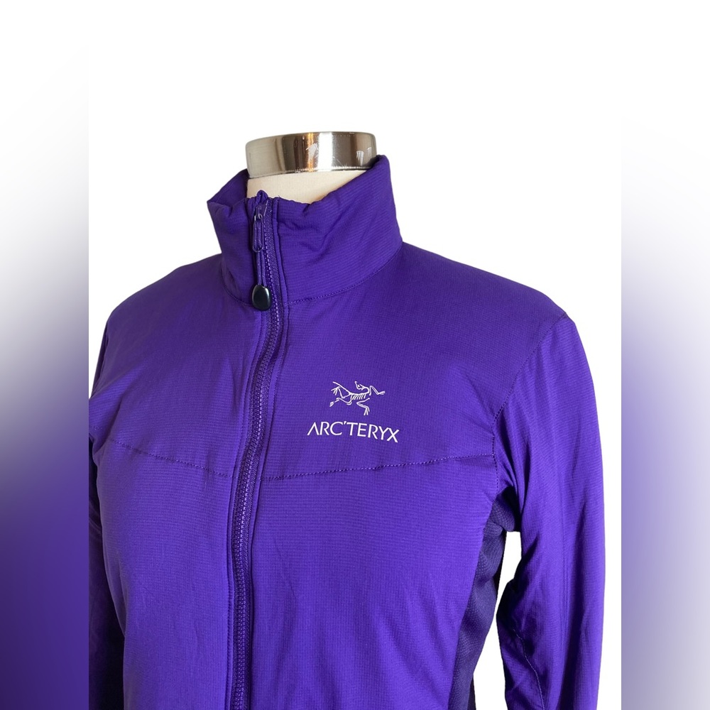 Arc'teryx Women’s Atom LT Insulated Jacket in Purple Azalea Color - Picture 7 of 10